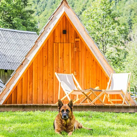 Glamping Radovna Pr' Klemenak Campismo de Luxo